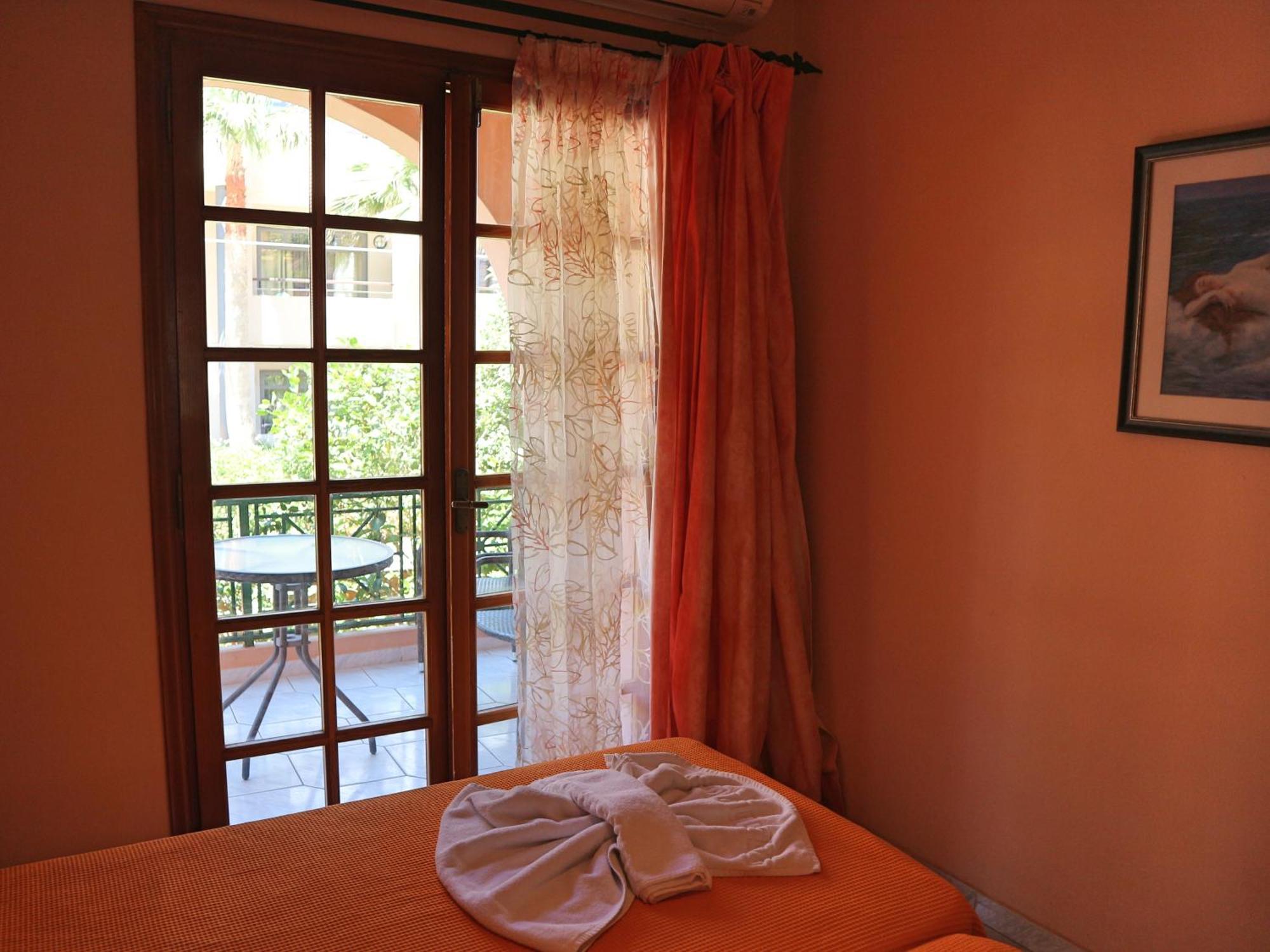 Villa Eleni Seaside Apartments Platanés Oda fotoğraf